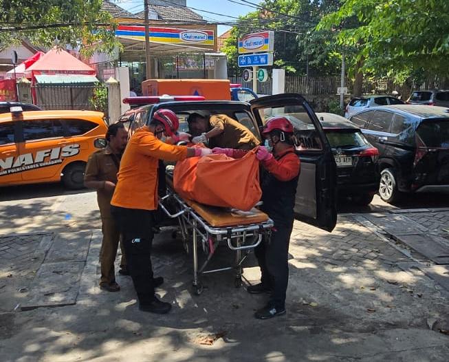 Gegerkan Pengunjung, Pria Paruh Baya Ditemukan Tewas Bersimbah Darah di Toilet Taman Bungkul