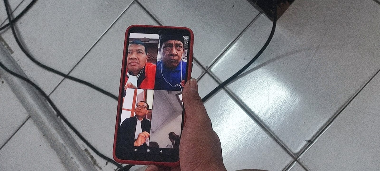 Asyik Nonton TV, Pria di Surabaya Ditangkap Polisi