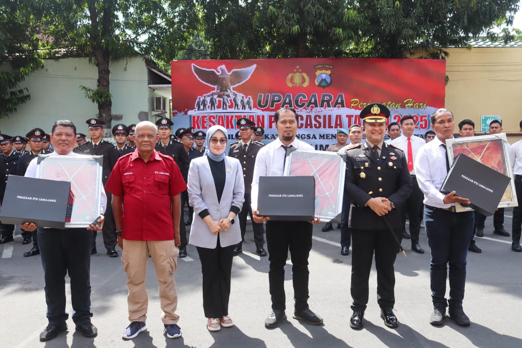 Kapolres Lumajang dan Empat Anggota Terima Penghargaan dari IPSI di Hari Kesaktian Pancasila