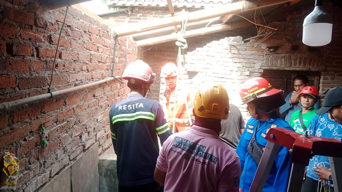 Pria Pikun Ditemukan Tewas di Dalam Sumur Belakang Rumah Pakis Malang