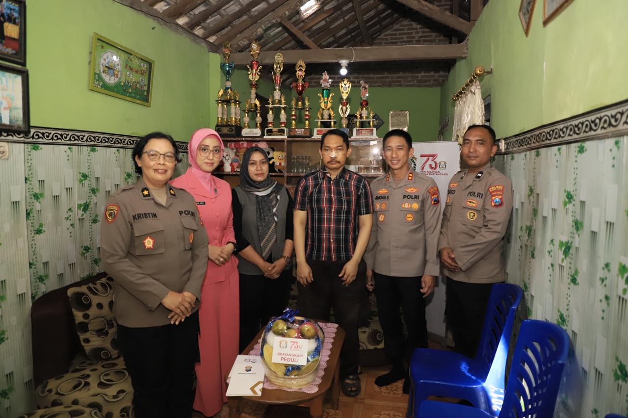 Kapolres Kediri Kota Beri Dukungan Moril pada Personel yang Sakit Menahun