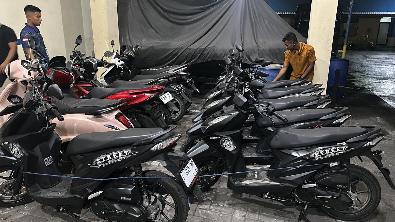 Ditpolairud Polda Jatim Gagalkan Pengiriman Puluhan Motor Ilegal via Laut