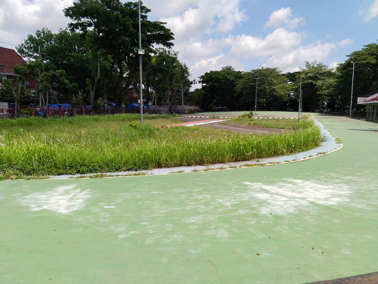 Lintasan Sepatu Roda Bertaraf Internasional di Stadion Kanjuruhan Rusak Tak Terurus