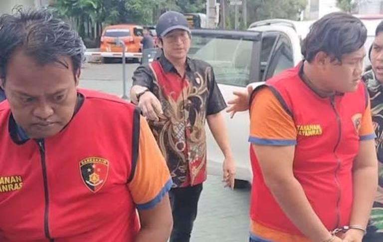 Kejari Tanjung Perak Terima Pelimpahan Dua Tersangka Pencurian Lampu Hias Kota Lama Surabaya