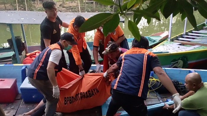 Perahu Tenggelam di Laut Wonorejo Akibat Diterjang Ombak, 1 Pemancing Meregang Nyawa, 4 Selamat