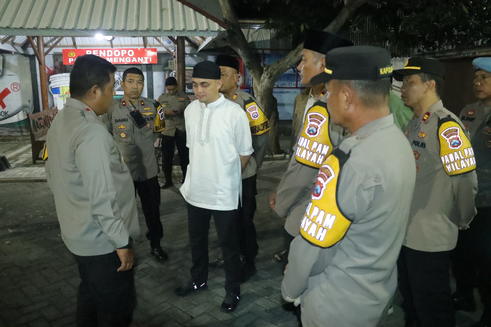 Polres Gresik Gelar Pengamanan Haul Mbah Zainal Abidin di Menganti