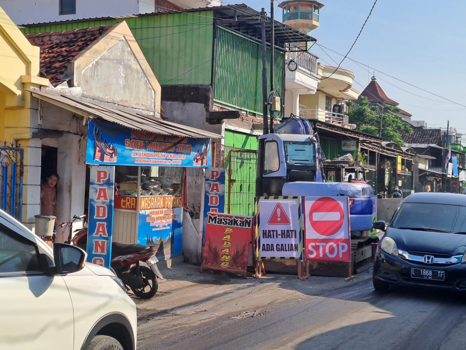 Proyek Saluran U-Ditch di Kampung Malang Tengah Digarap, Pengguna Jalan Keluhkan Dampak Kemacetan
