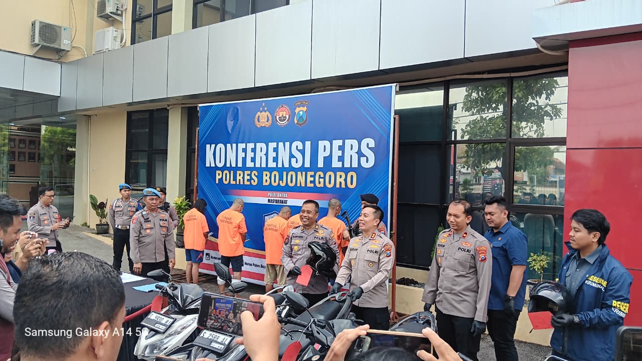 Satreskrim Polres Bojonegoro Ringkus Pasutri dan 3 Tersangka Curanmor