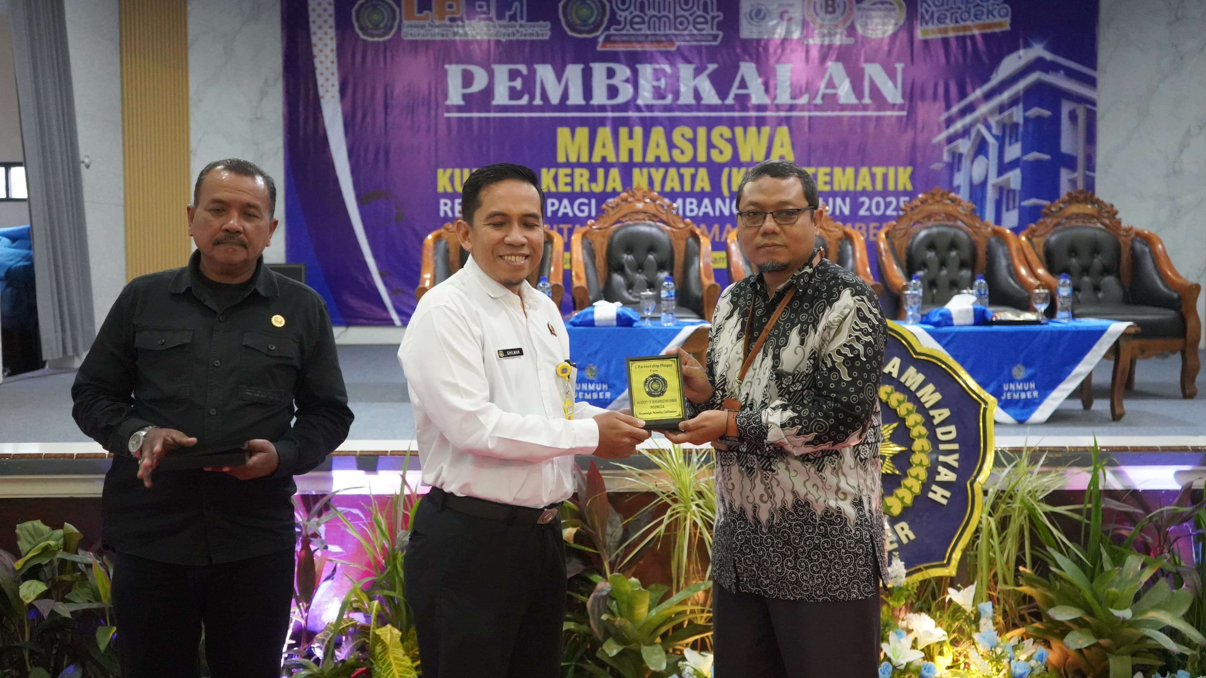 Ratusan Mahasiswa Unmuh Jember Jadi Ujung Tombak Percepatan Sertifikasi Tanah Wakaf Melalui KKN Tematik