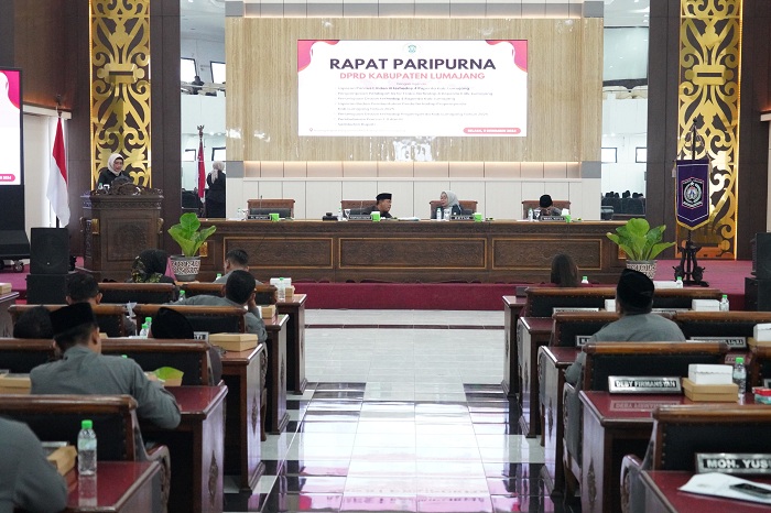 Pj Bupati Lumajang Hadiri Rapat Paripurna Bahas Empat Raperda