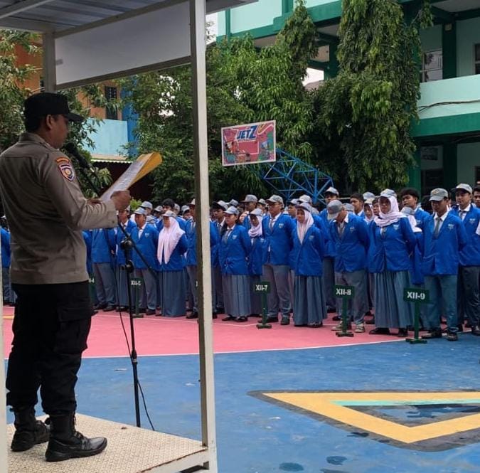 Polsek Rungkut Gencarkan Sosialisasi Layanan 110 di SMAN 14 Surabaya