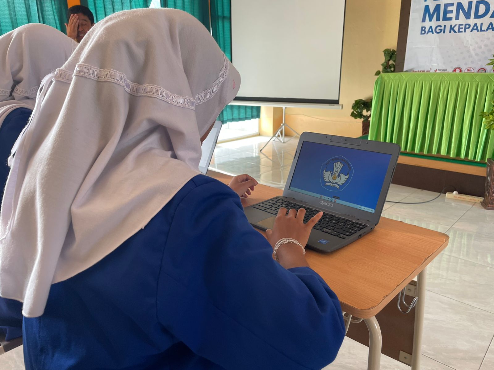 78 Sekolah di Magetan Terima Chromebook Kemendikbudristek