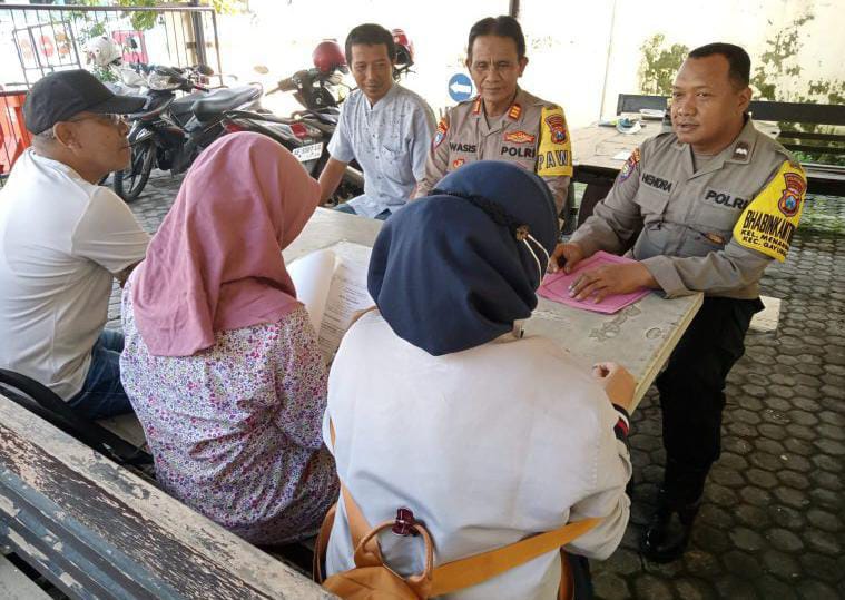 Jum'at Curhat, Kanit Bimas Polsek Gayungan Dengarkan Aspirasi Warga