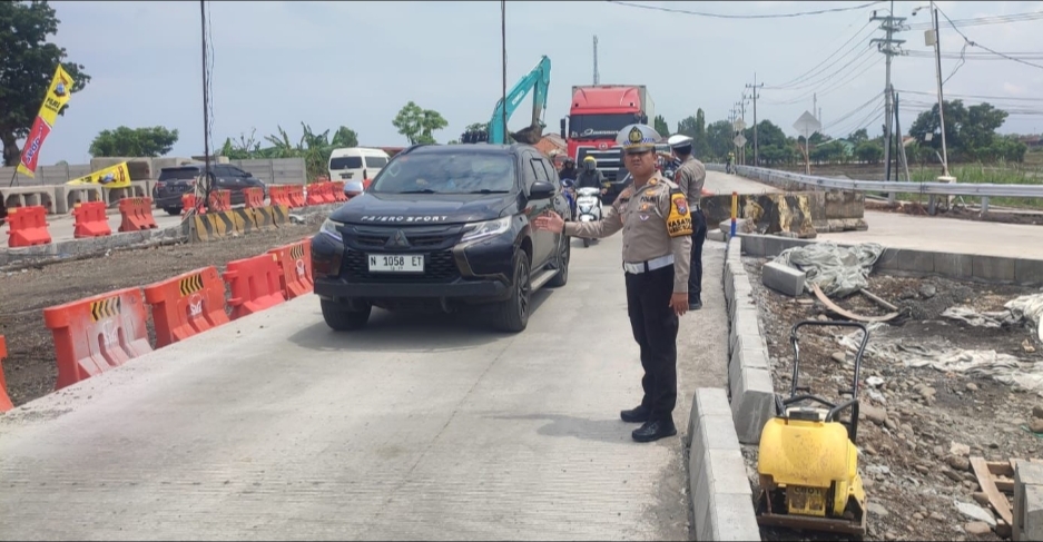 Antisipasi Arus Balik Nataru, Polres Probolinggo Siagakan Tol Fungsional Probowangi Kraksaan-Gending