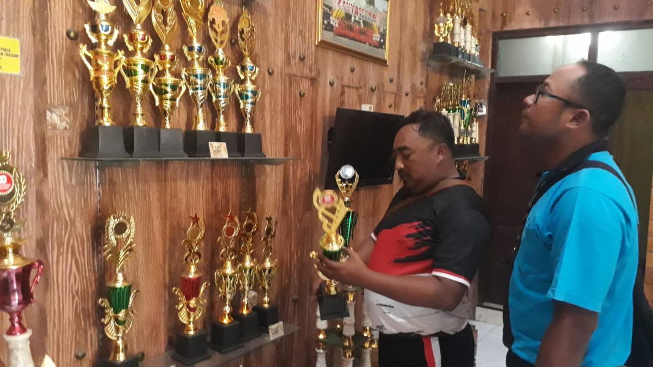 Trophy Logo Kemerdekaan Ramai Dipesan Jelang HUT RI, Pasar Piala Tembus Papua hingga Aceh