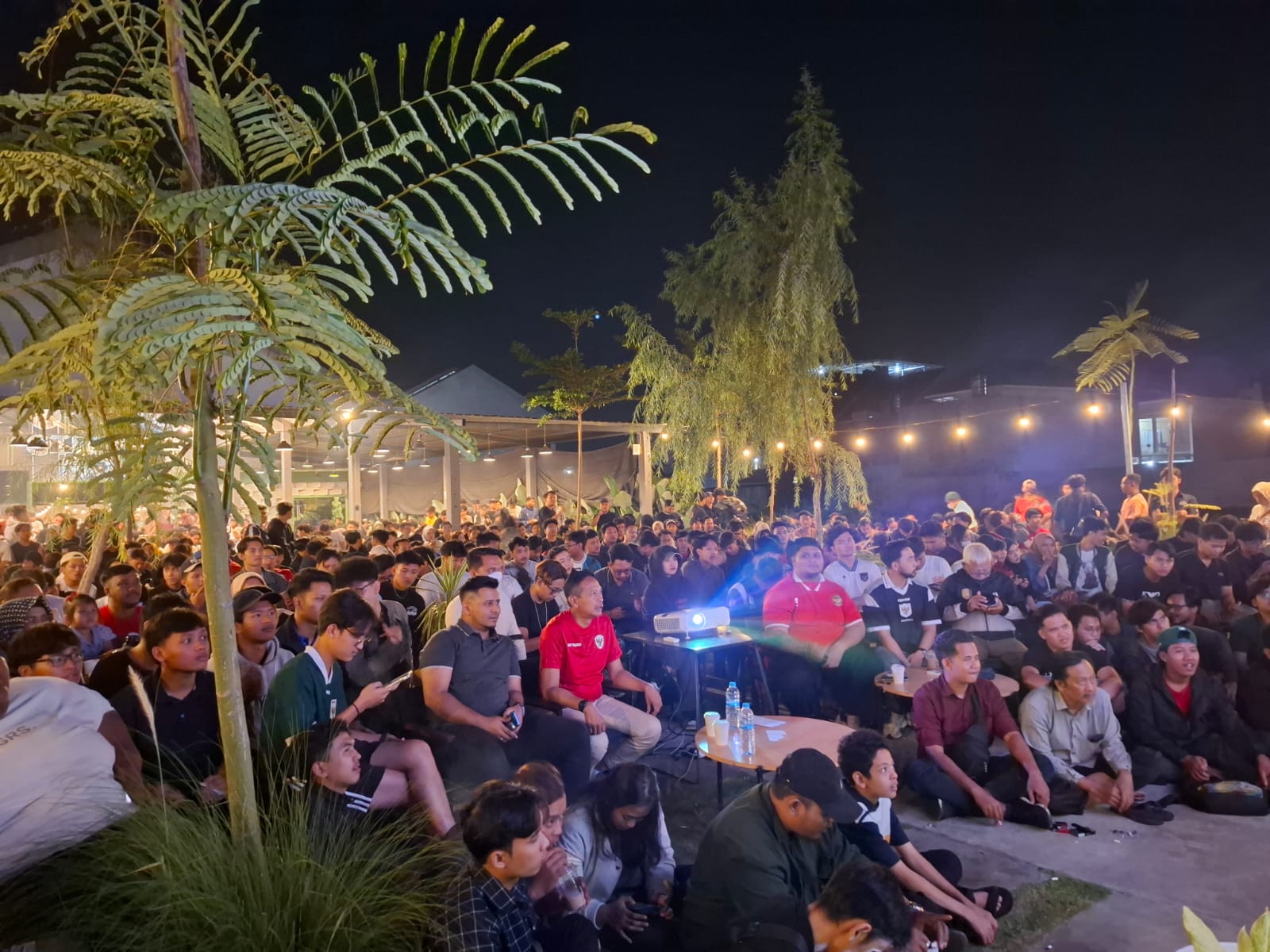 Nobar Bersama Ratusan Anak Muda, Wahyu Hidayat Support Timnas Indonesia 