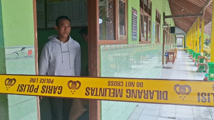 SDN Tiron 02 Madiun Dibobol Maling, Belasan Chromebook Raib