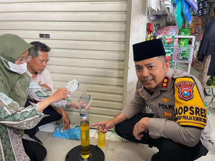 Kapolres Batu Sidak Minyak Goreng, Temukan Ketidaksesuaian Label dan Kadar Isi