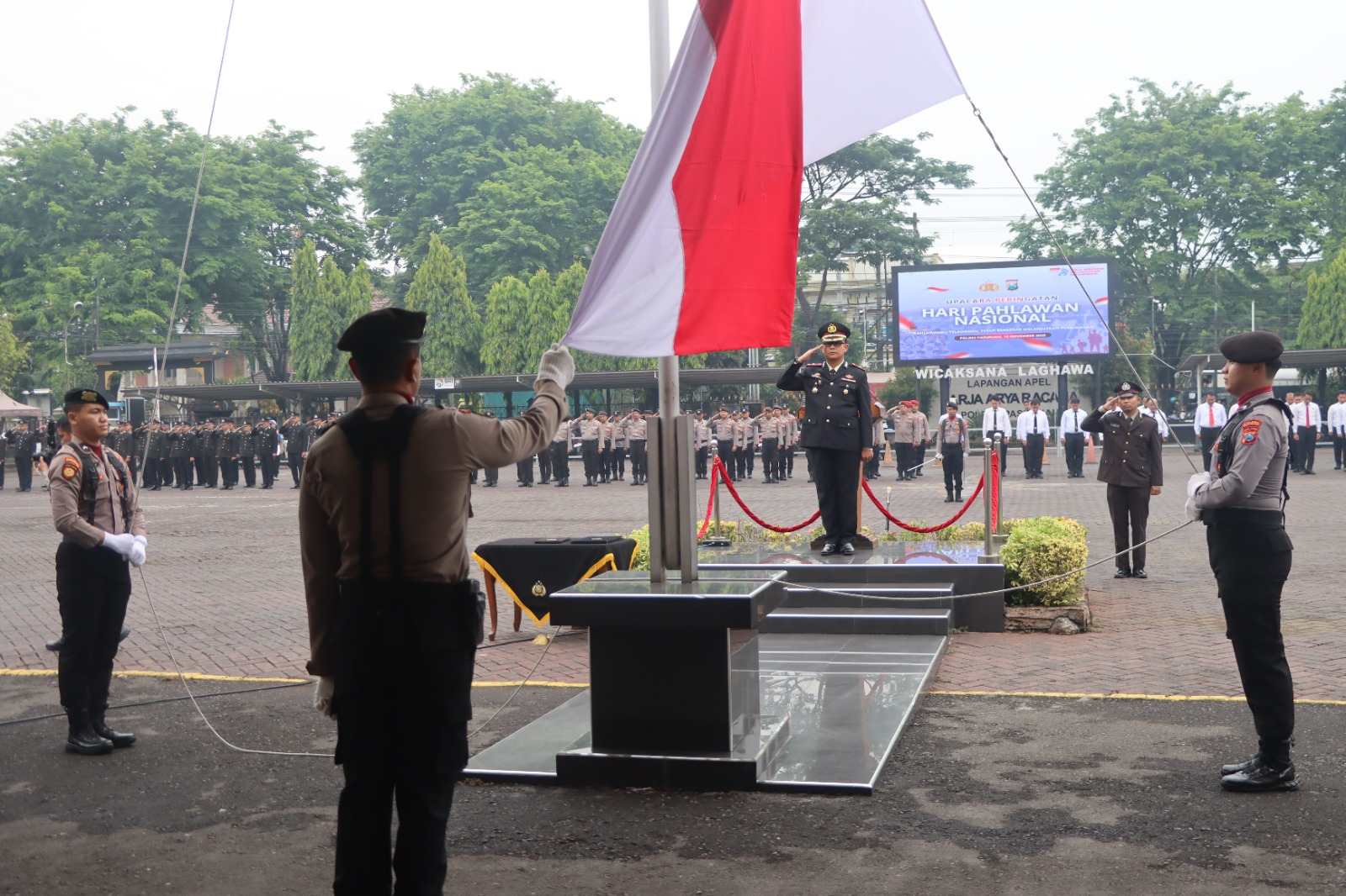 Polres Pasuruan Gelar Upacara Hari Pahlawan 2025, Wakapolres: Kobarkan Semangat Melanjutkan Perjuangan