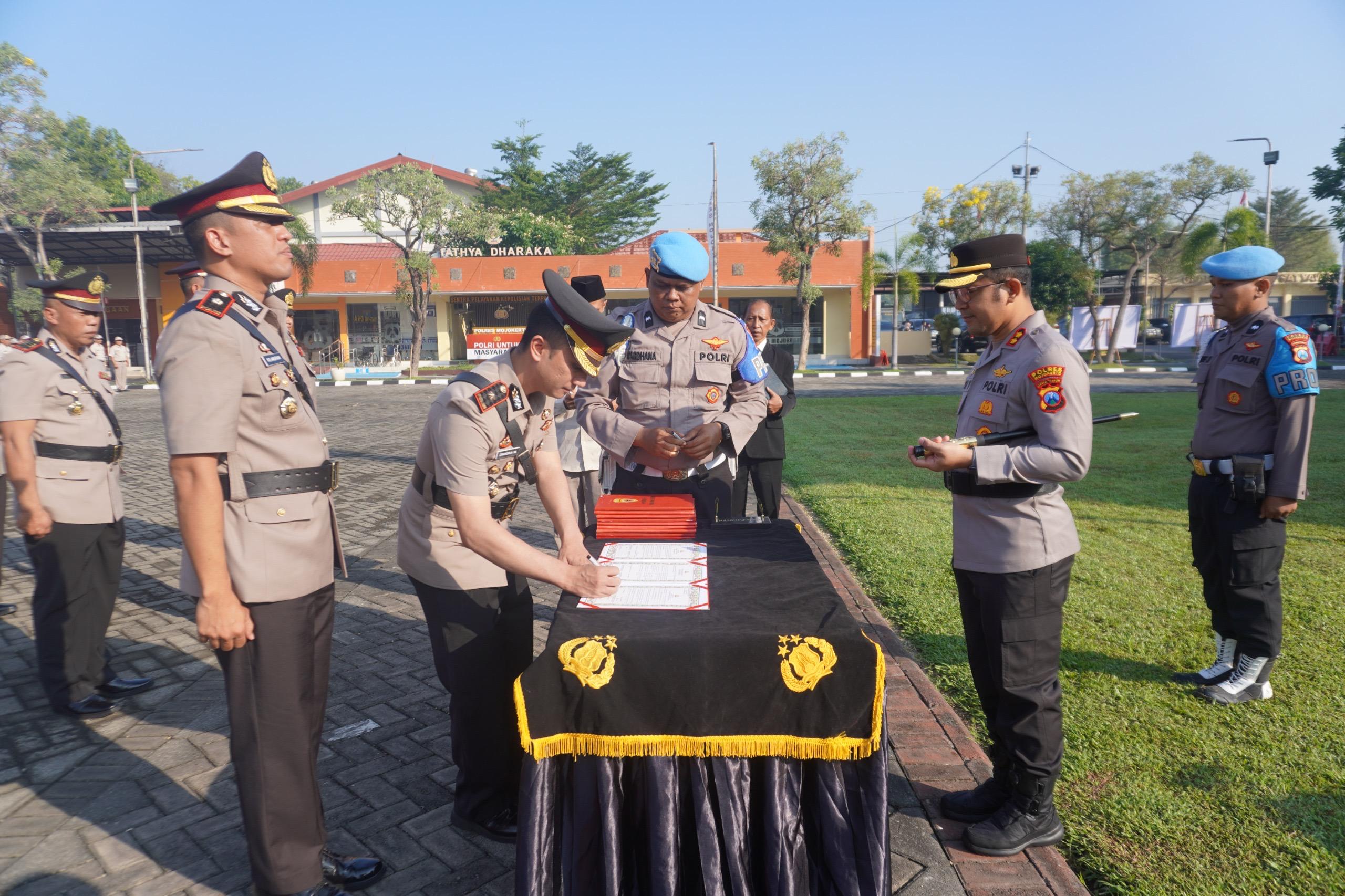 Kapolres Mojokerto Pimpin Sertijab Wakapolres hingga Lima Kapolsek