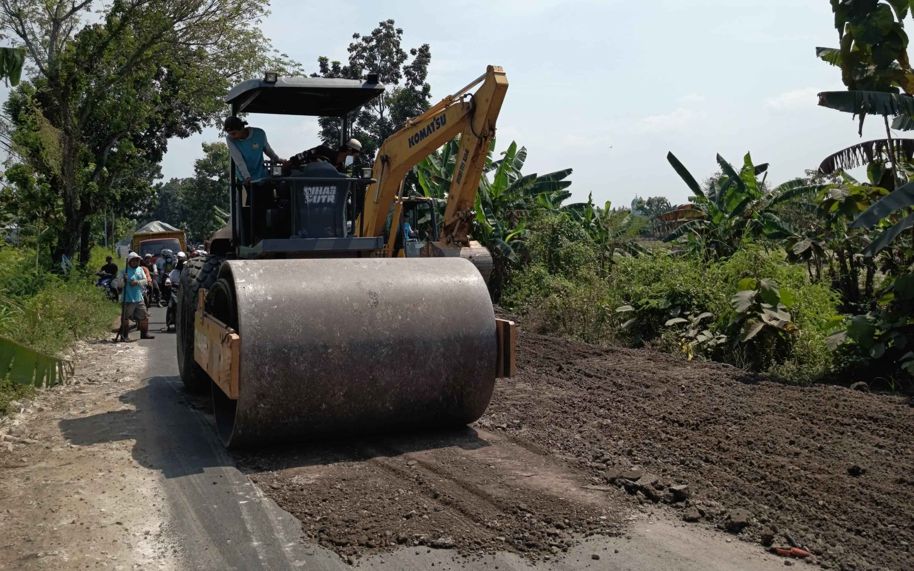 Akan Diaspal Ulang, PUTR Gresik Targetkan Perbaikan di Ruas Imaan Selesai Pekan Depan