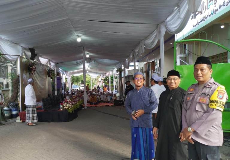 Polsek Simokerto Pastikan Haul Pondok Pesantren Darussalam Aman