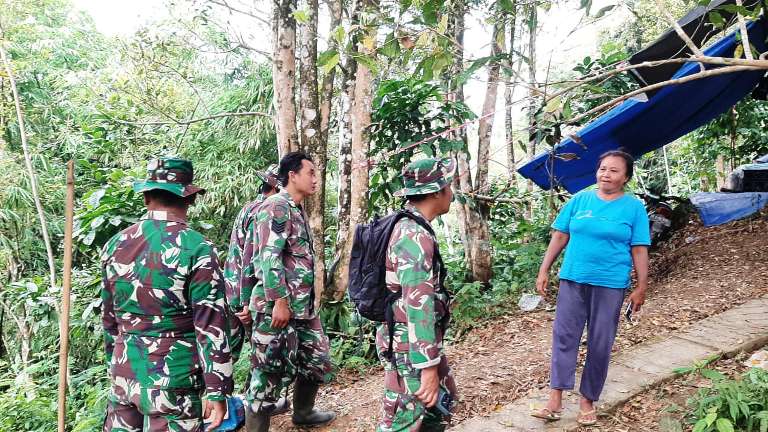 Kodim 0821 Lumajang Cek Pengungsian Dataran Tinggi untuk Pastikan Keamanan Warga Semeru