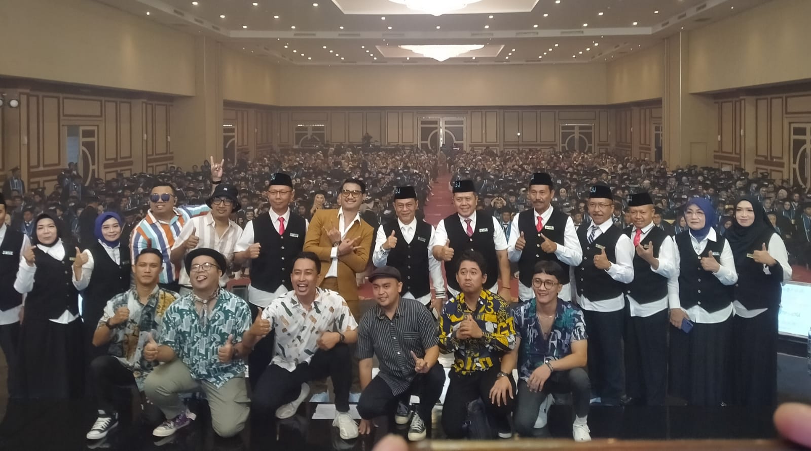 Bersamaan dengan Wisuda, UIBU Tetapkan Hari Happy Nasional 