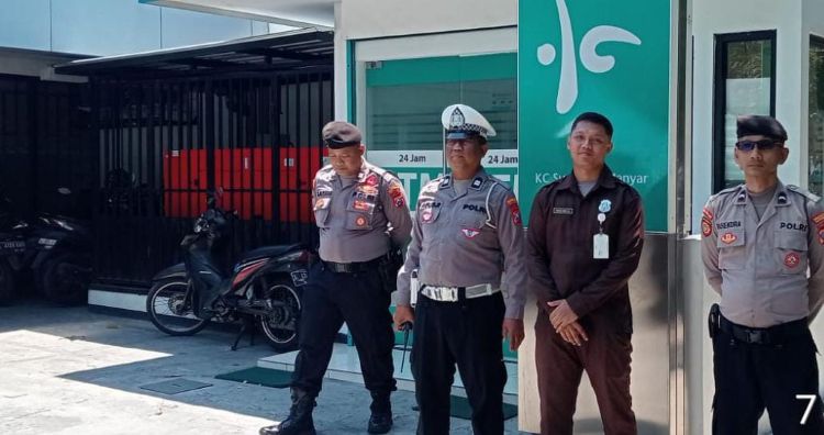 Antisipasi Kejahatan Siang Hari, Polsek Mulyorejo Intensifkan Patroli Perbankan di Kertajaya Surabaya