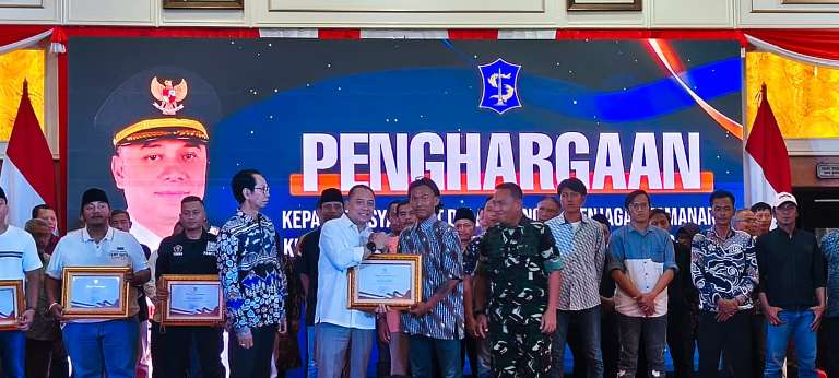 Pemkot Surabaya Beri Penghargaan kepada Masyarakat Pasca-Demo Anarkis