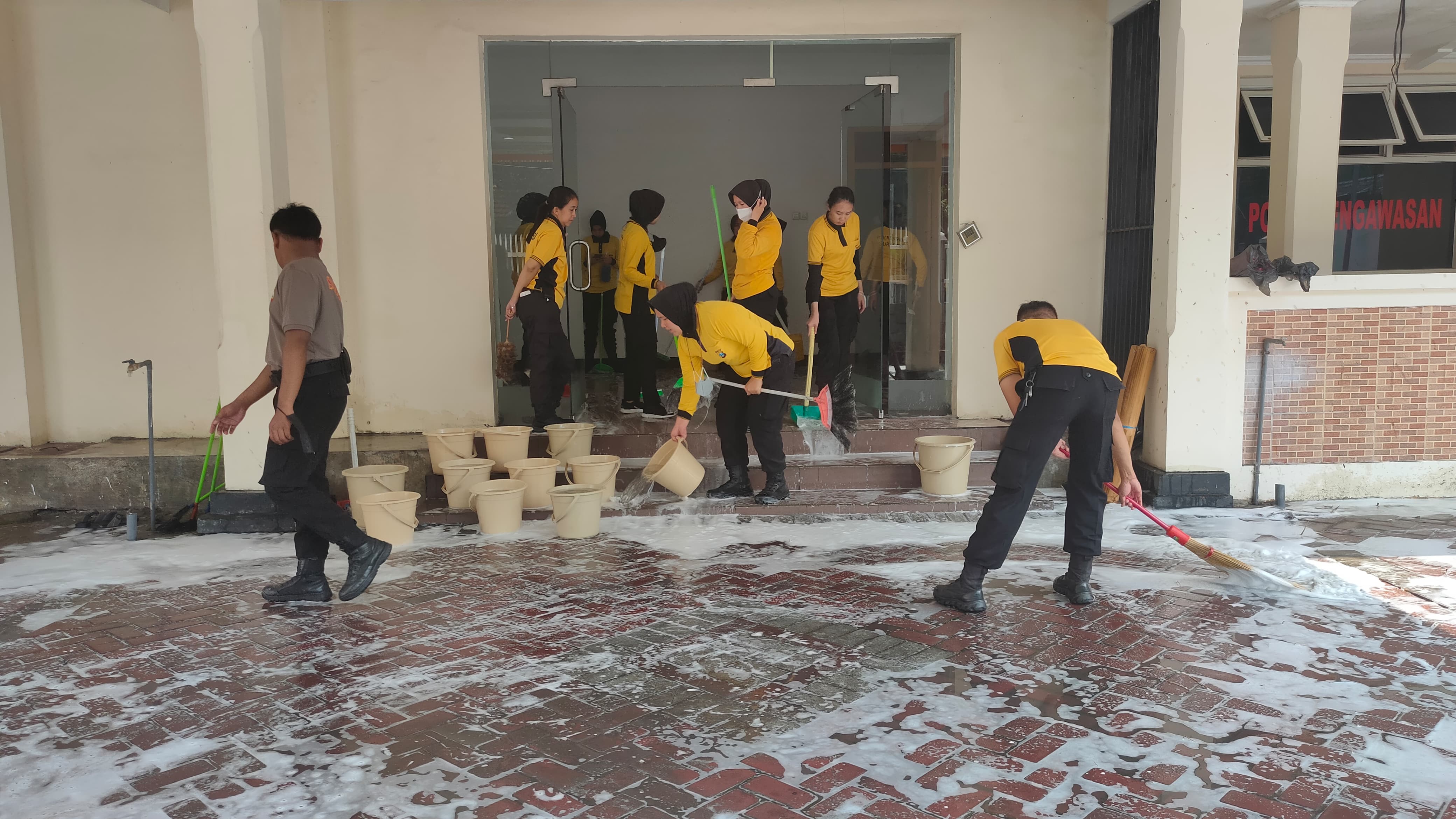 Kantor Bawaslu Jatim Disulap Jadi Markas Polsek Tegalsari