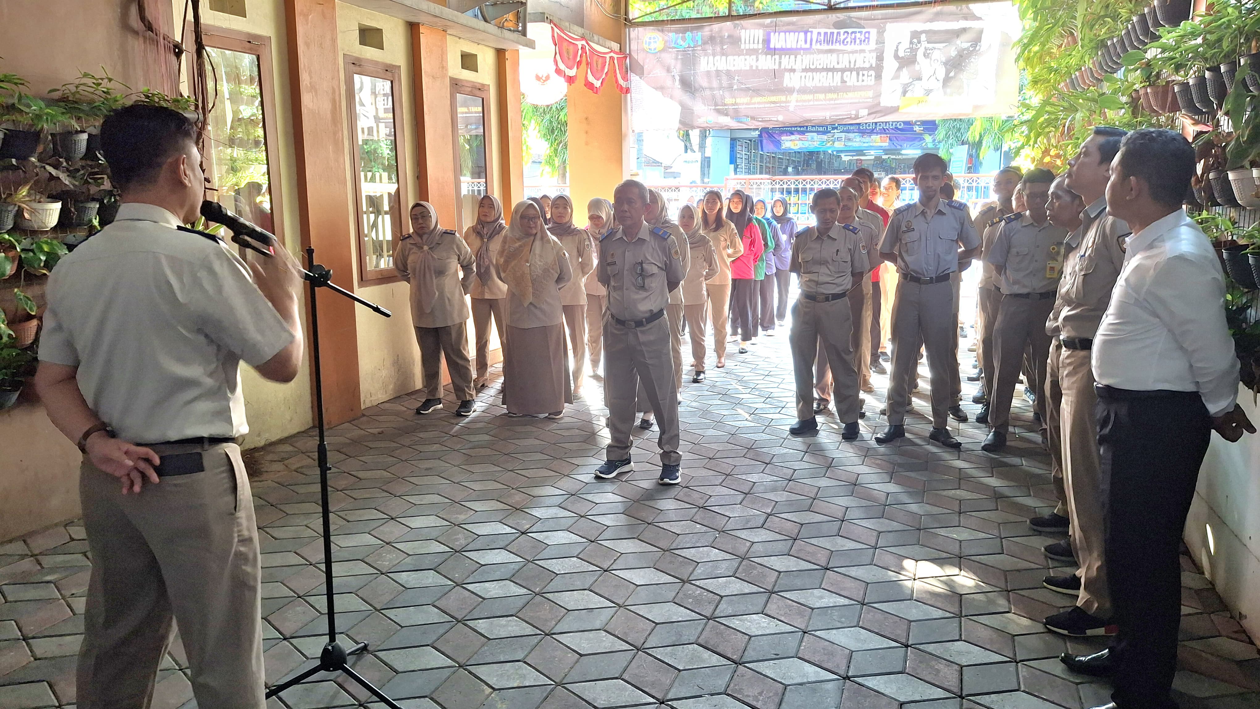 Pegawai Kantah ATR/BPN Tulungagung Upacara Rutin Awal Bulan