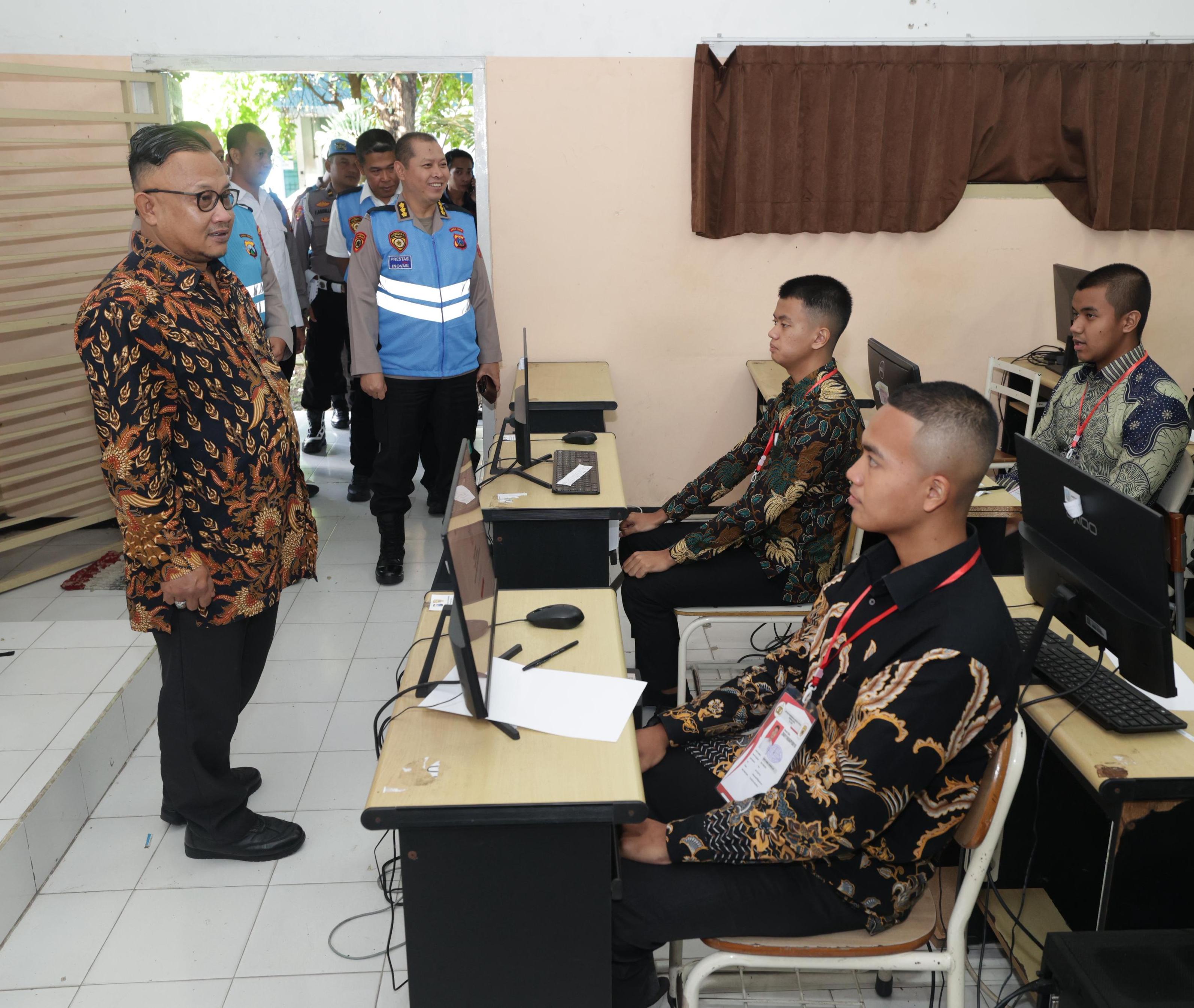 Kompolnas Turun Gunung Awasi Proses Rekrutmen Polri di Polda Jatim