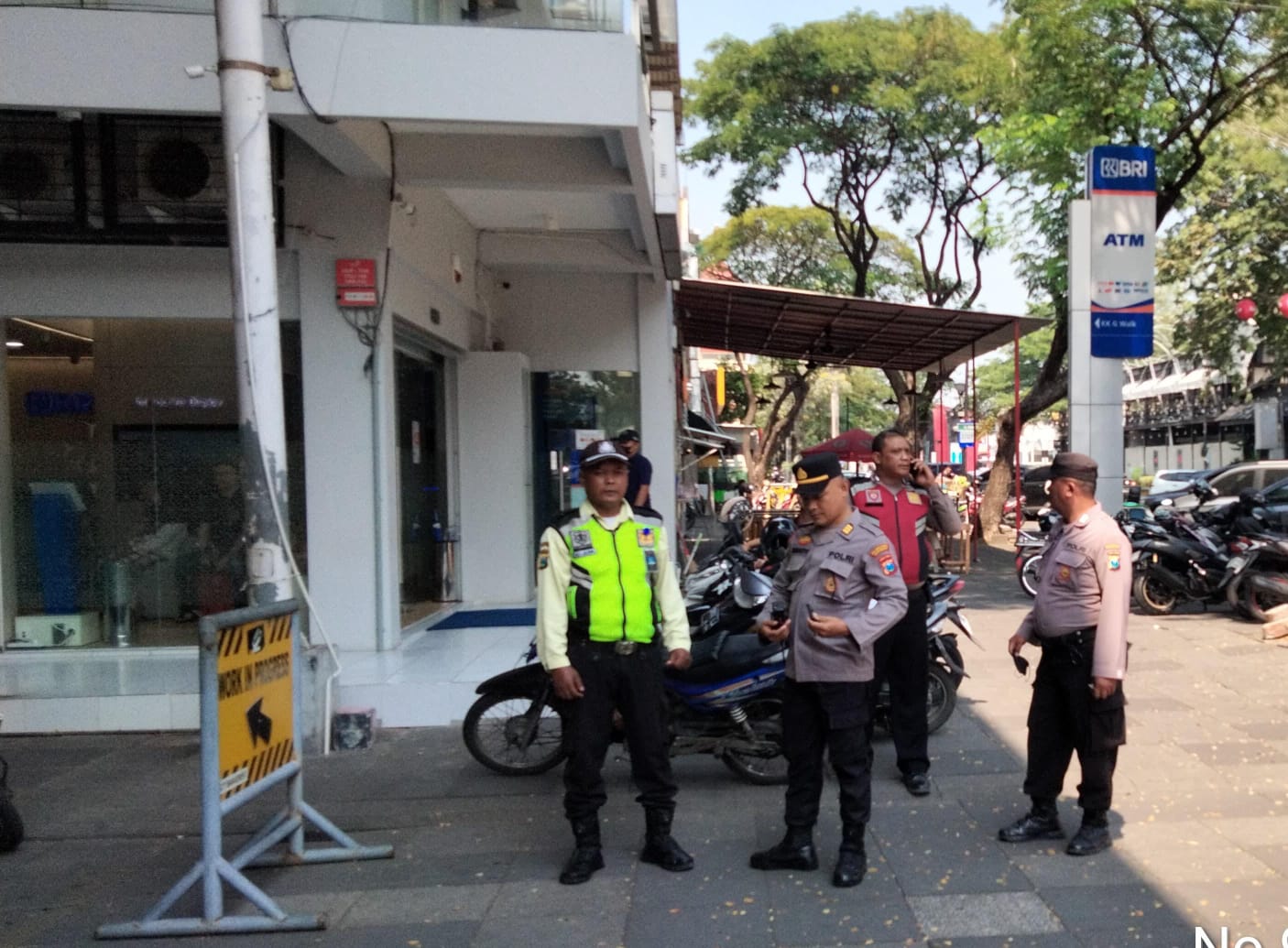 Polsek Lakarsantri Tingkatkan Patroli Presisi, Sasar Area Perbankan dan Rawan Kejahatan