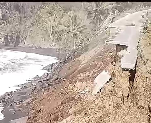 Cegah Risiko di Jalur Abrasi Pantai Kali Gede, Pemkab Lumajang Lakukan Ini