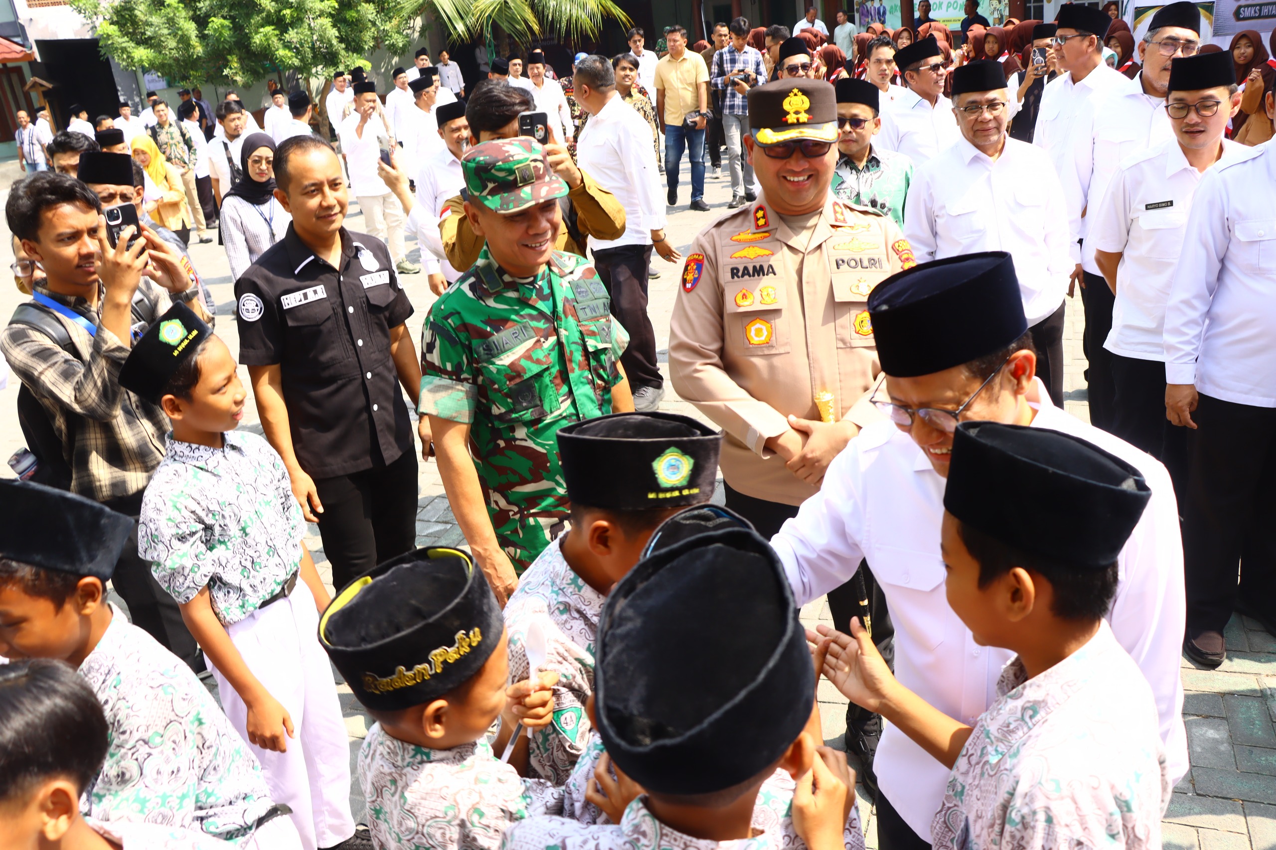 Dampingi Kunker Menko Muhaimin ke Gresik, Kapolres Gresik Beri Pesan Generasi Muda