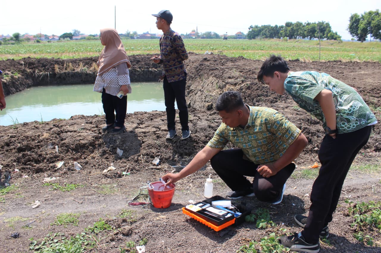 Satgas TMMD Ke-126 Kodim 0816/Sidoarjo Bersama Dinas Perikanan Tinjau Kolam Ikan Desa Kedondong Tulangan