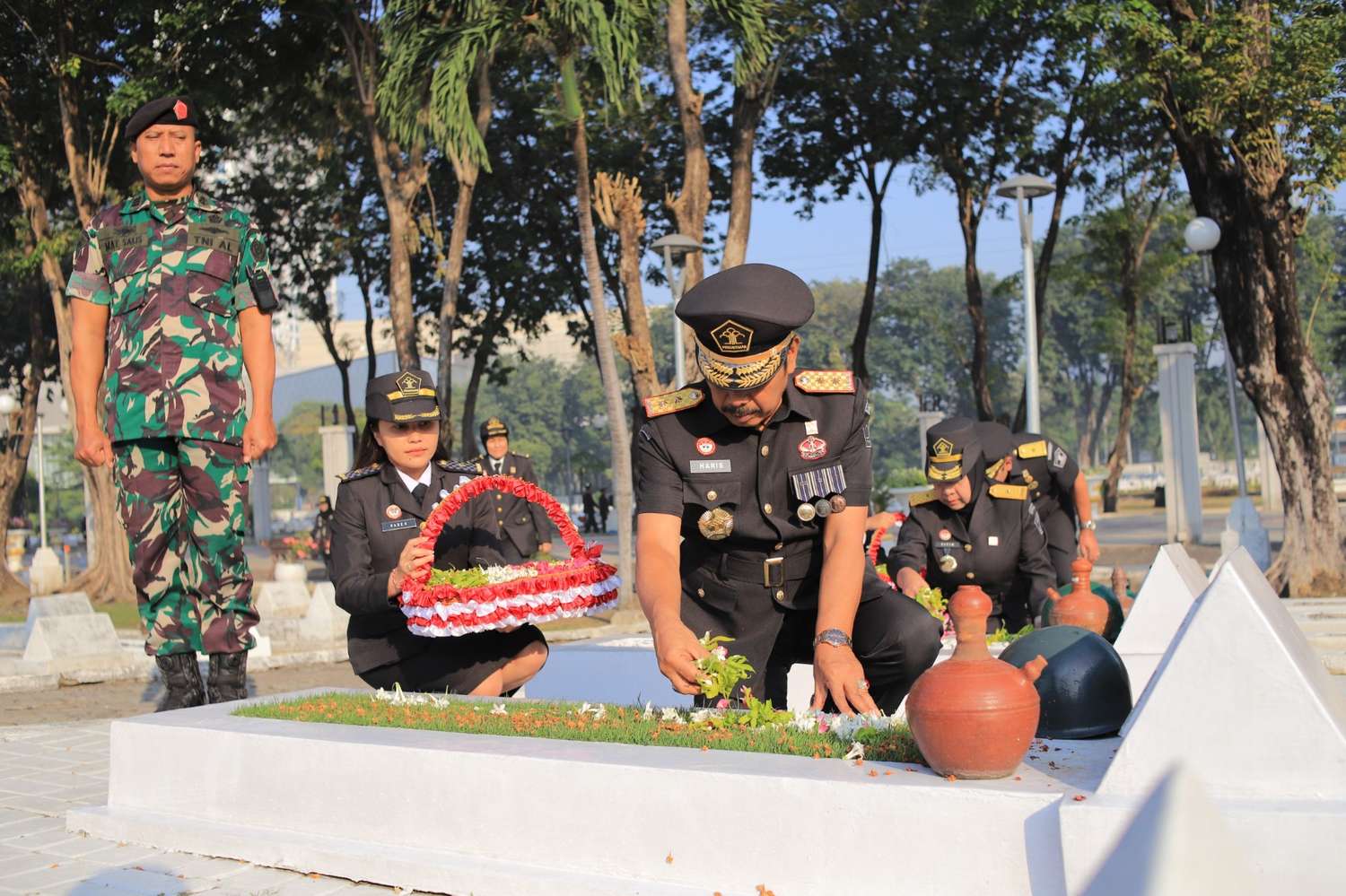 Ziarah Makam Pahlawan, Kemenkum Jatim Teguhkan Semangat Pengabdian untuk Pelayanan Publik yang Berkualitas