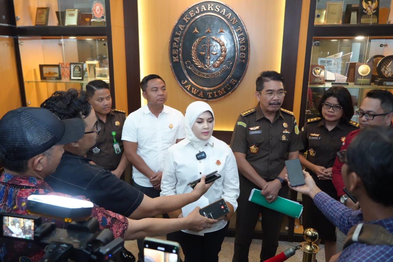 Kejati Jatim Tetapkan Pasangan Suami Istri Tersangka Baru Kasus Korupsi Dana Talangan Proyek PT INKA di Kongo