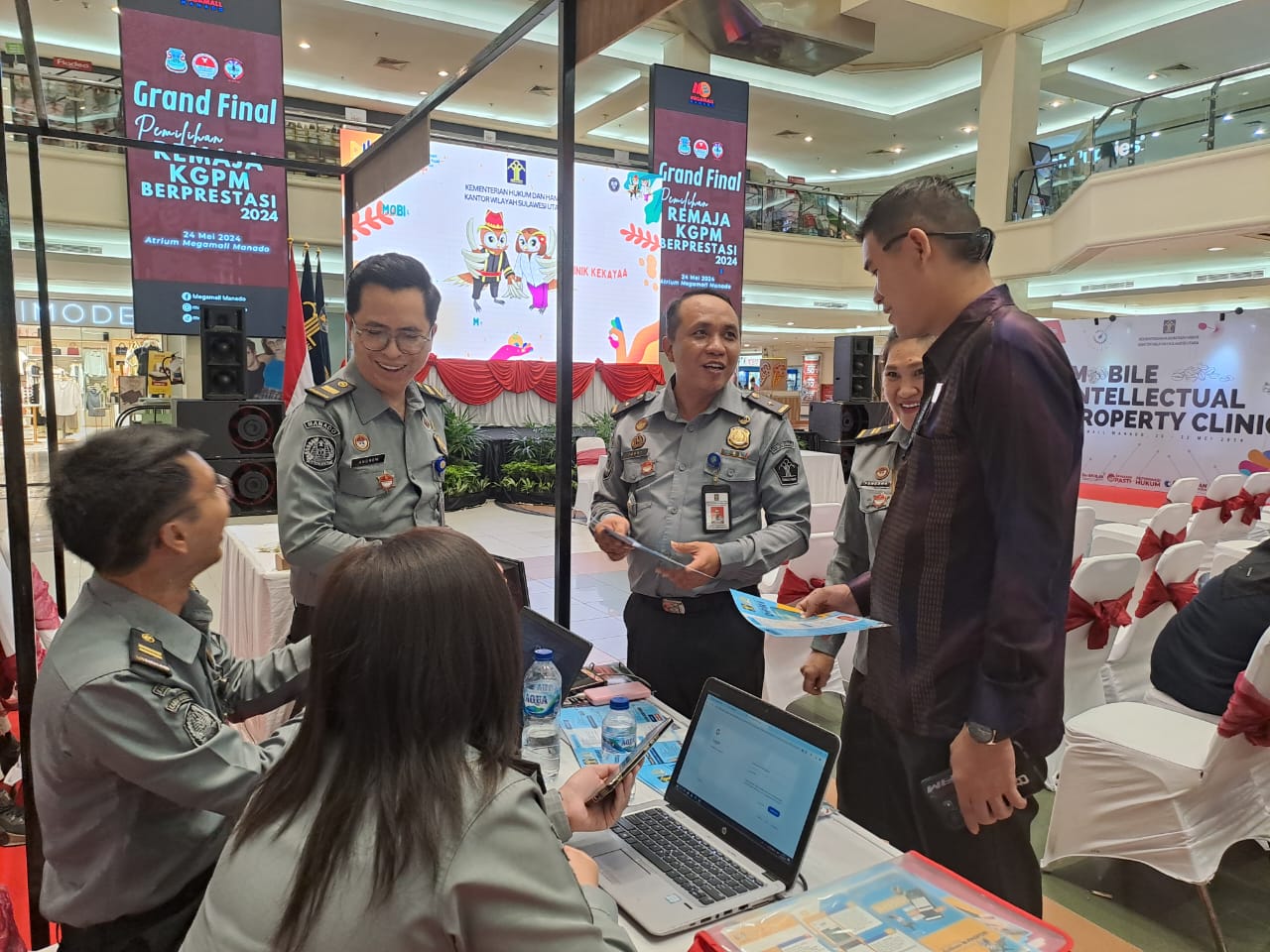 Imigrasi Manado Meriahkan Ajang Mobile Intellectuality Property Clinic di Atrium Mega Mall