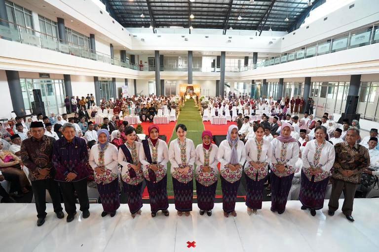 Peringati Hari Ibu, Pemkab Kediri Gelar Kediri Ngunduh Mantu untuk 44 Pasangan Pengantin