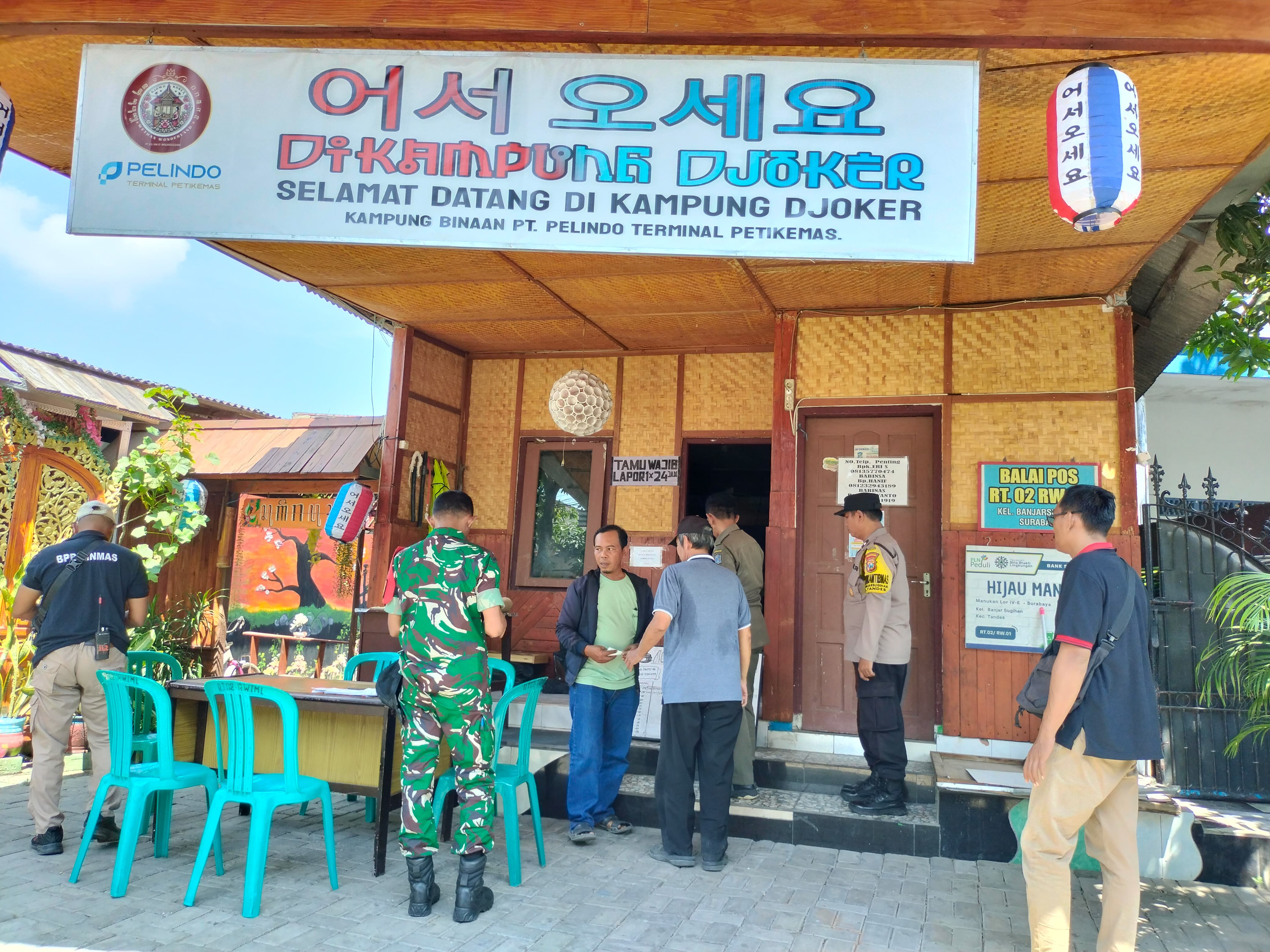 Bhabinkamtibmas Polsek Tandes Latih Warga Banjarsugihan Lengkapi Pos Kamling