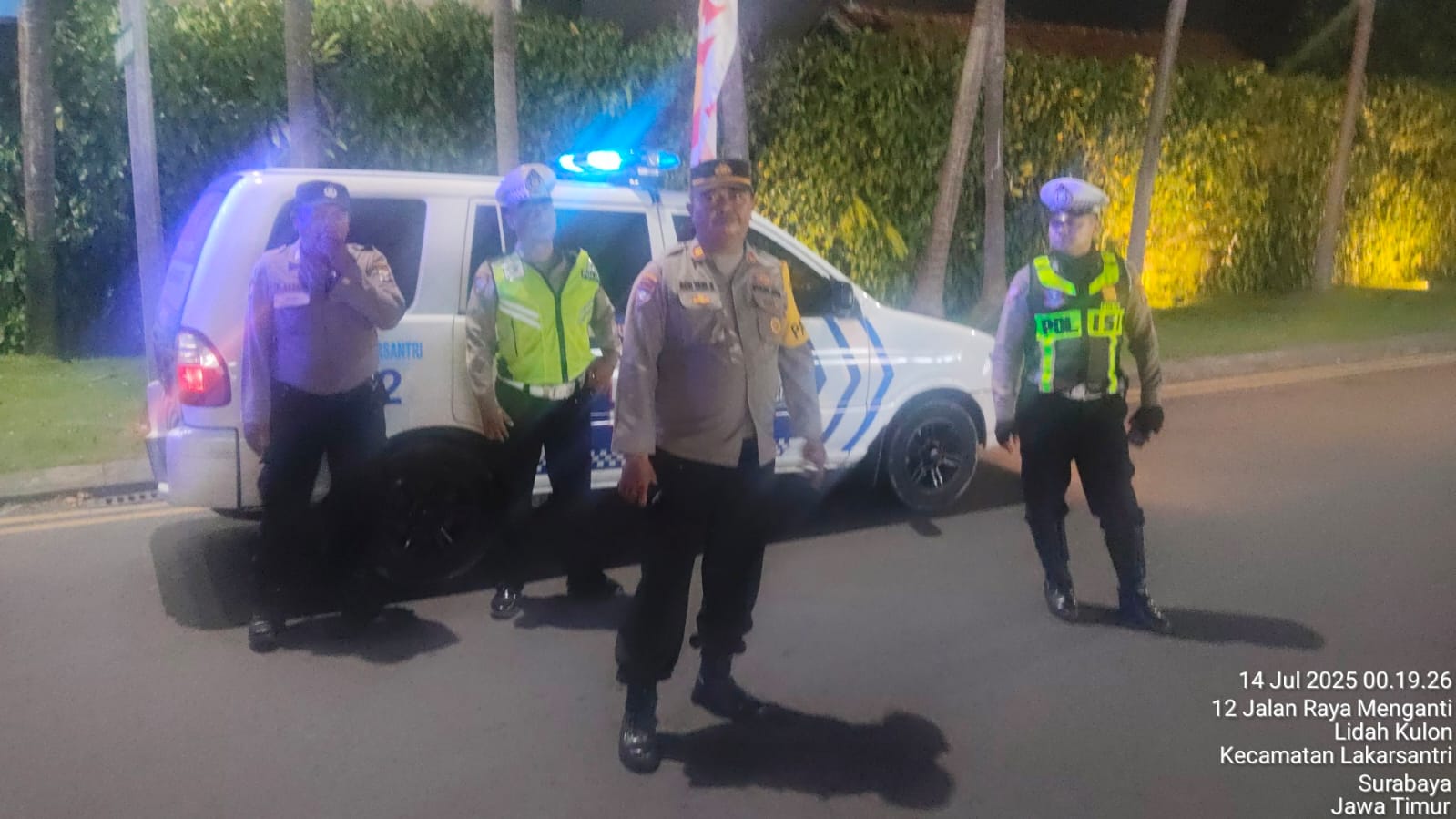 Polsek Lakarsantri Gelar Patroli Blue Light, Pastikan Kamtibmas di Surabaya Aman dan Kondusif