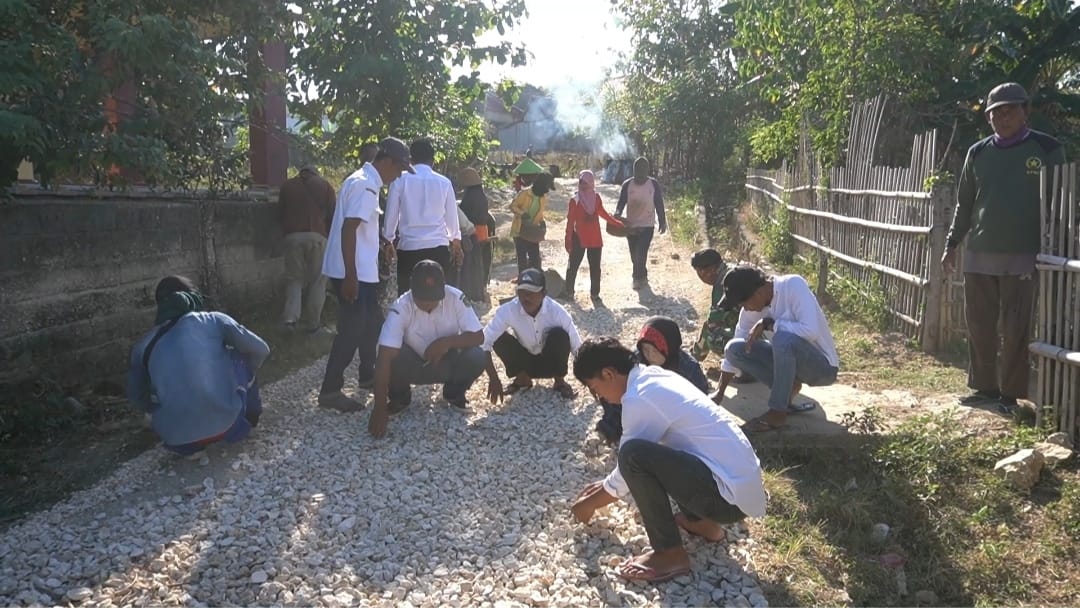 Warga Desa Buddi Sambut Gembira Perbaikan Jalan Program TMMD 