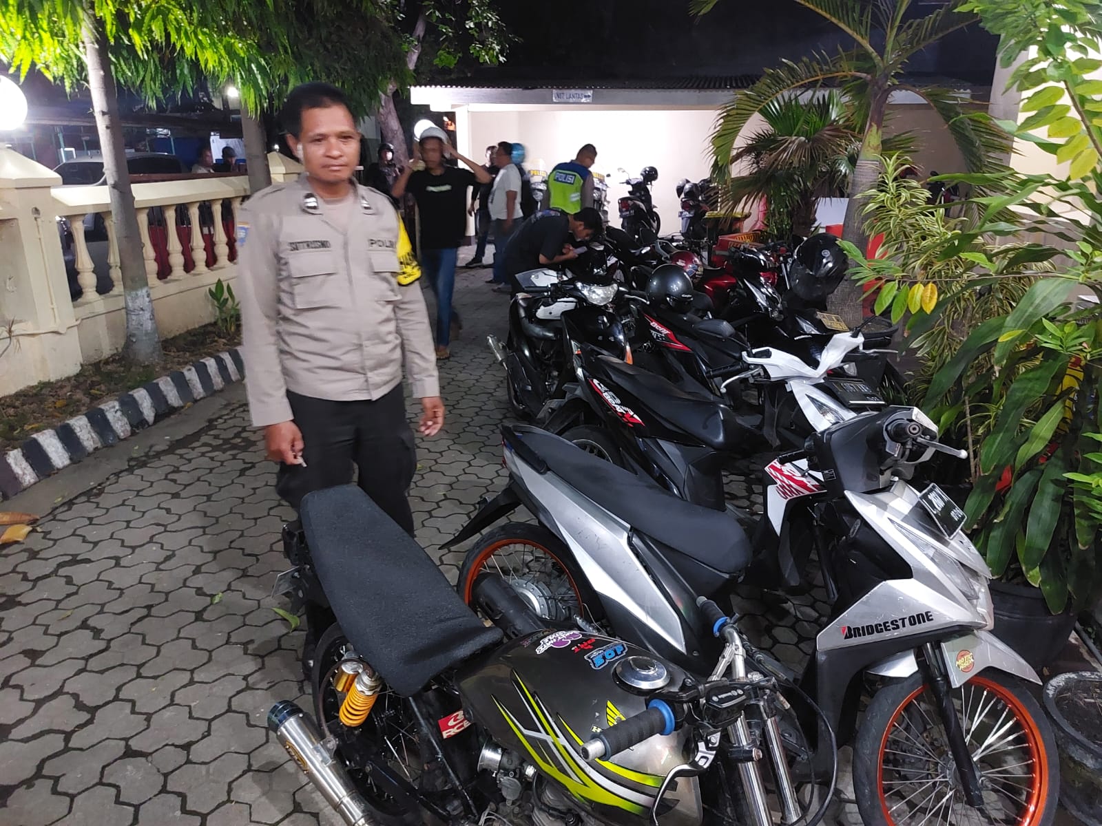 Razia Balap Liar, Polsek Wonocolo Tindak 10 Pelanggar dan Amankan 9 Motor Brong 