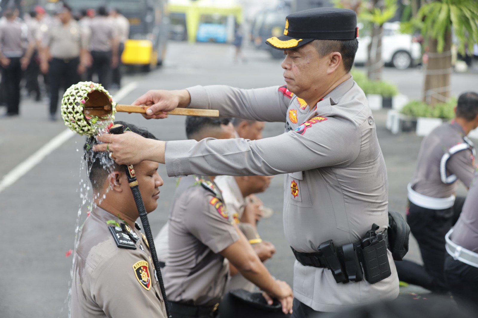 Kado Akhir Tahun, 261 Personel Polrestabes Surabaya Naik Pangkat