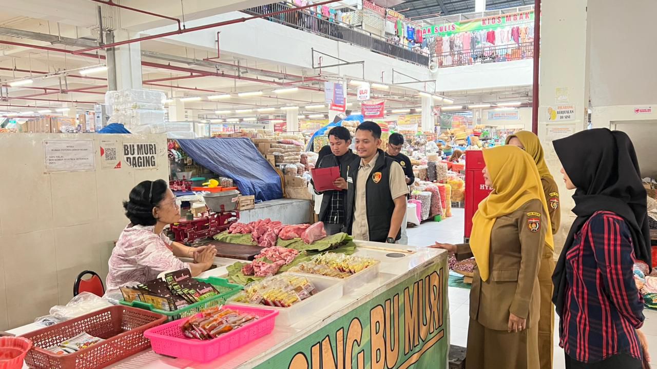 Satgas Pangan Polres Ngawi Cek Harga dan Stok Bapokting di Pasar Besar Ngawi 