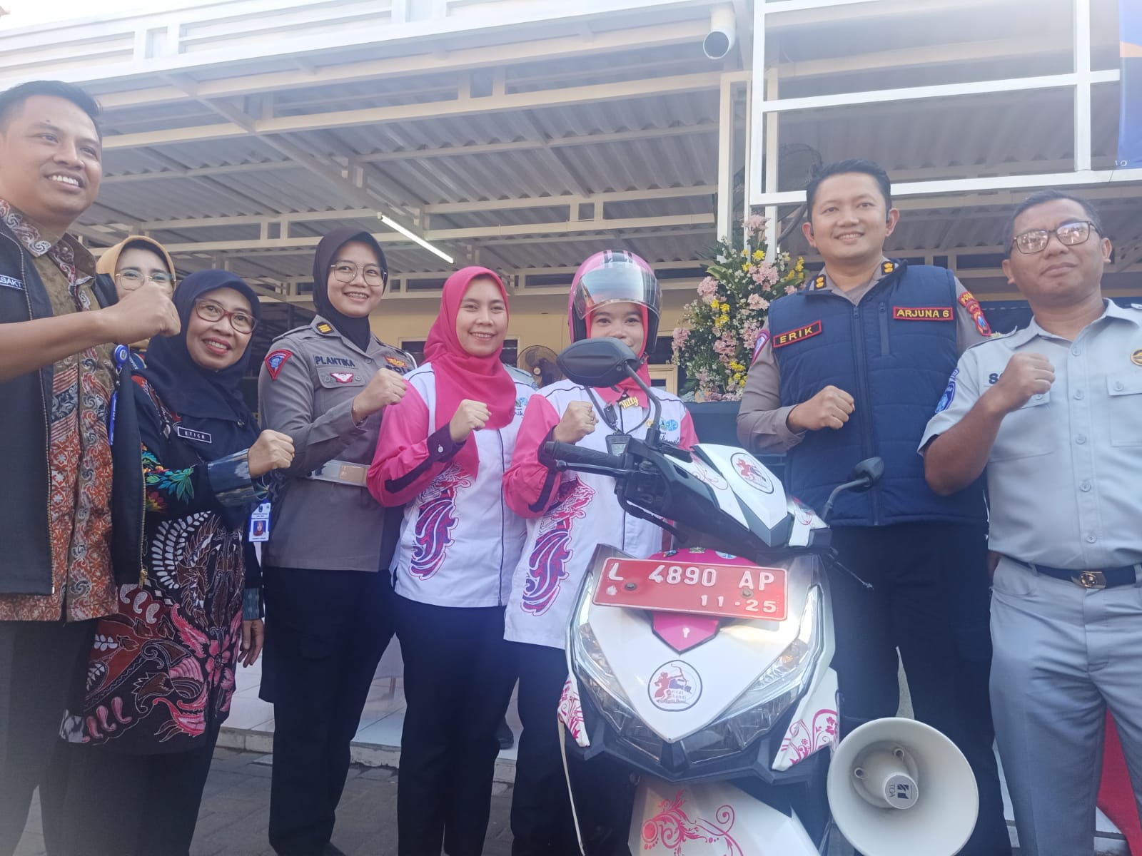 Samsat Surabaya Barat Luncurkan Program Mahameru Walk-Thru, Mempercepat Pemutihan Pajak Kendaraan Bermotor