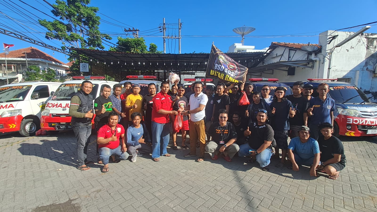 Polrestabes Surabaya Apresiasi Langkah DSD SDS Jatim Bagikan Daging Kurban dan Tambah 1 Ambulans 