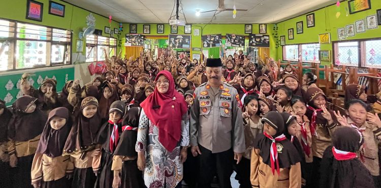 Polsek Taman Sosialisasikan Anti Bullying di SDN Kramat Jegu 2 Sidoarjo